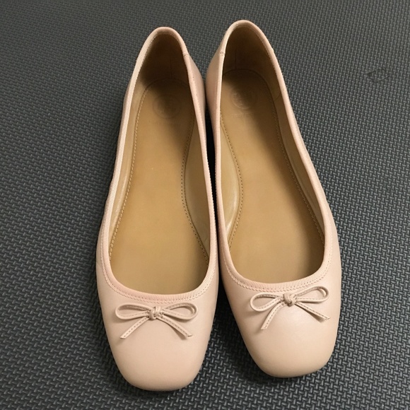 Tory Burch Shoes - Tory Burch Beige Leather Bow Detail Ballet Flats Size 9
